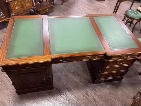 Стол письменный с зеленой кожей 160 см МИГ224 DP160-M купить в интернет магазине Мебель из массива. Звоните +7 495 961-63-63 Мебель Индонезии