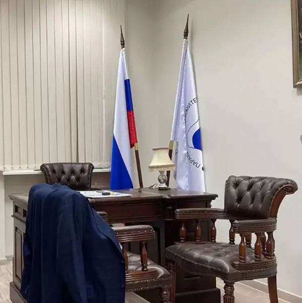 Кабинетное рабочее кресло  